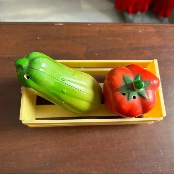 5/$25 plastic APPLE and  pickle salt and pepper 1960 shaker set - Picture 3 of 8